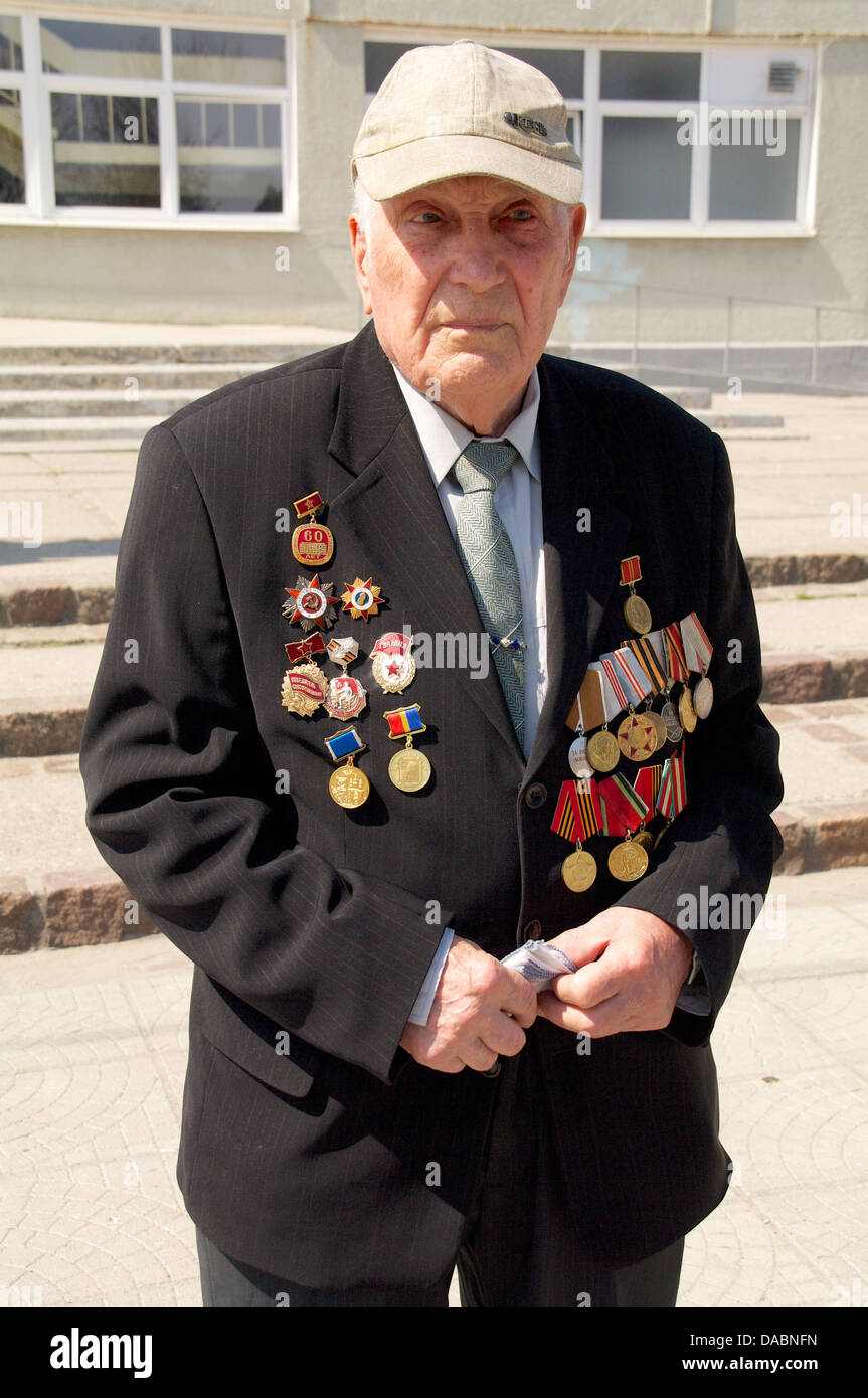 veteran of the World War II with his medals Stock Photo - Alamy