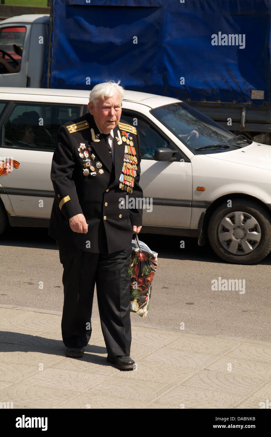 veteran of the World War II with his medals Stock Photo - Alamy