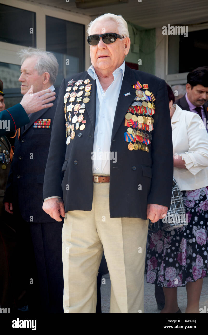 veteran of the World War II with medals at street Stock Photo - Alamy