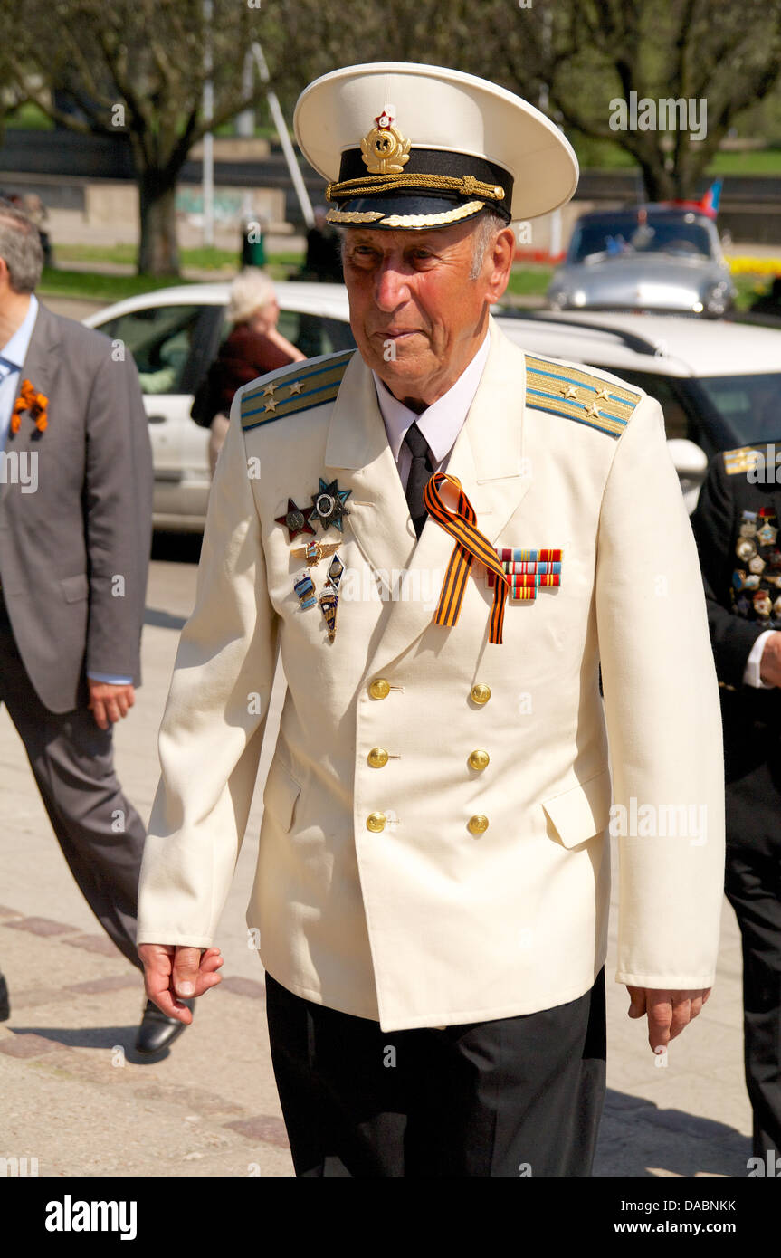 veteran of the World War II with medals at street Stock Photo - Alamy