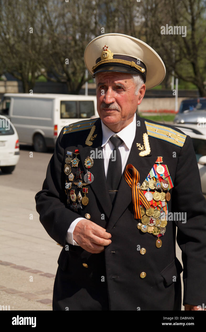 veteran of the World War II with medals at street Stock Photo - Alamy