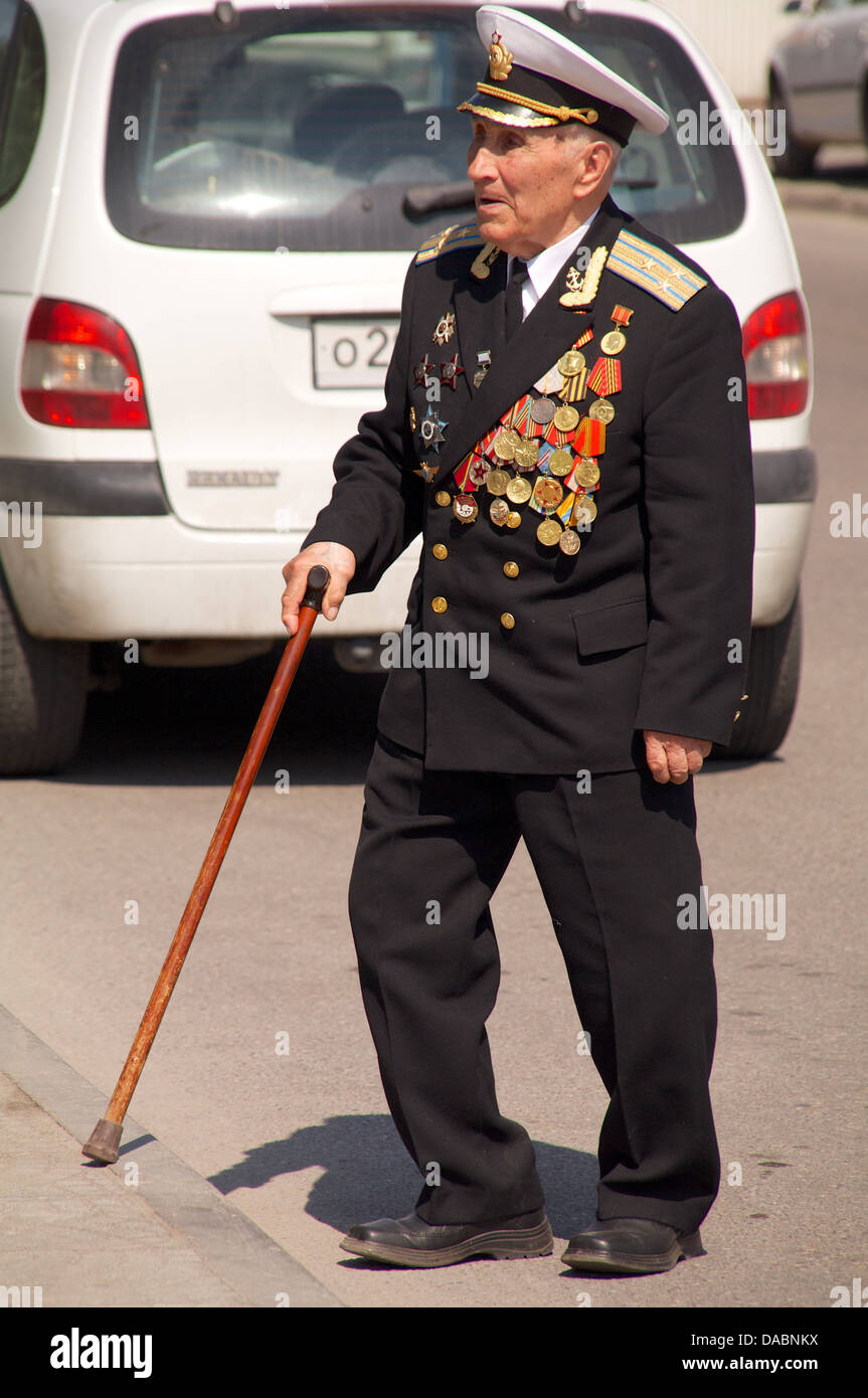 veteran of the World War II with medals at street Stock Photo - Alamy