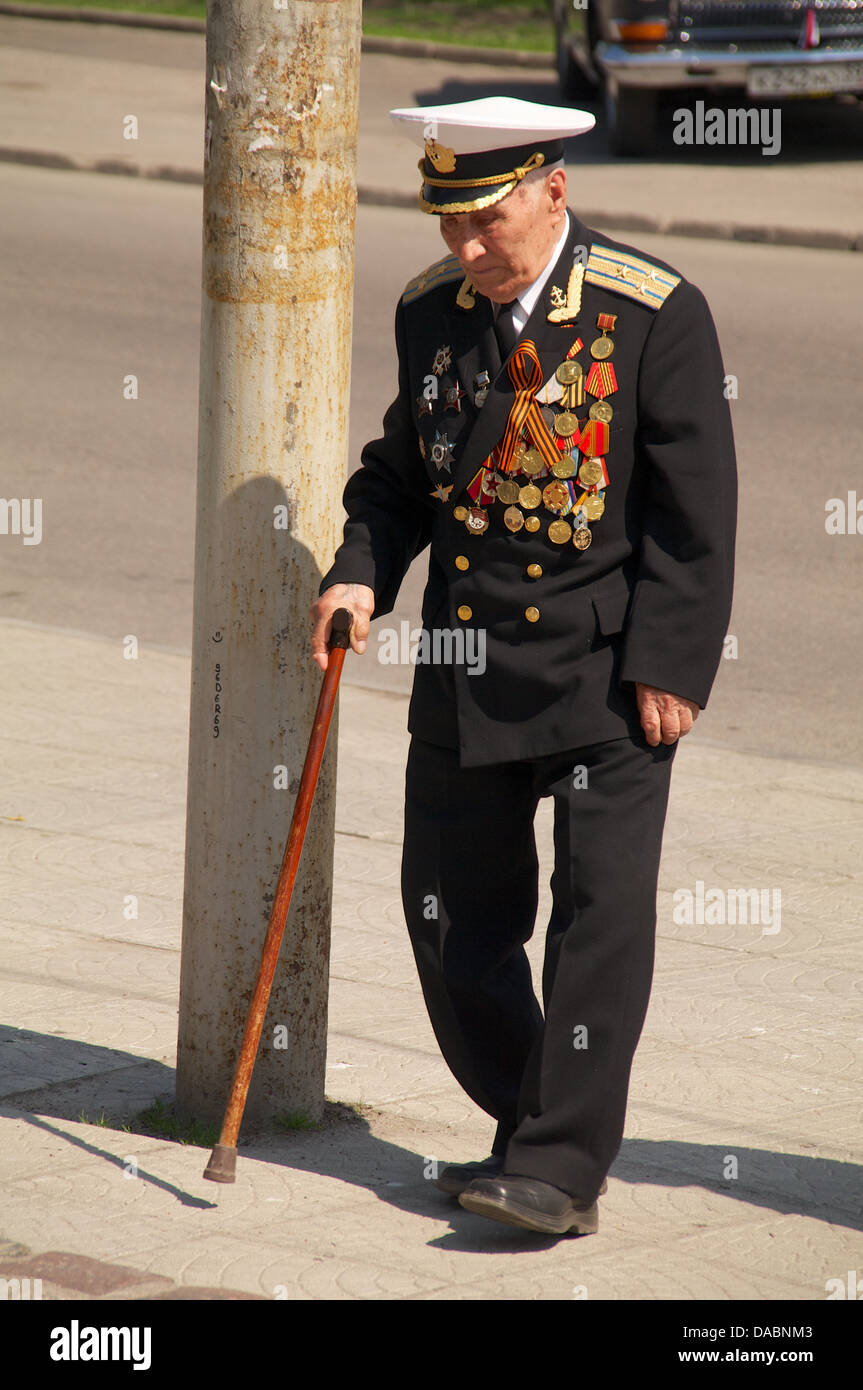 veteran of the World War II with medals at street Stock Photo - Alamy