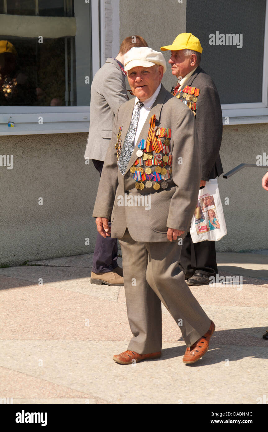 veteran of the World War II with medals at street Stock Photo - Alamy