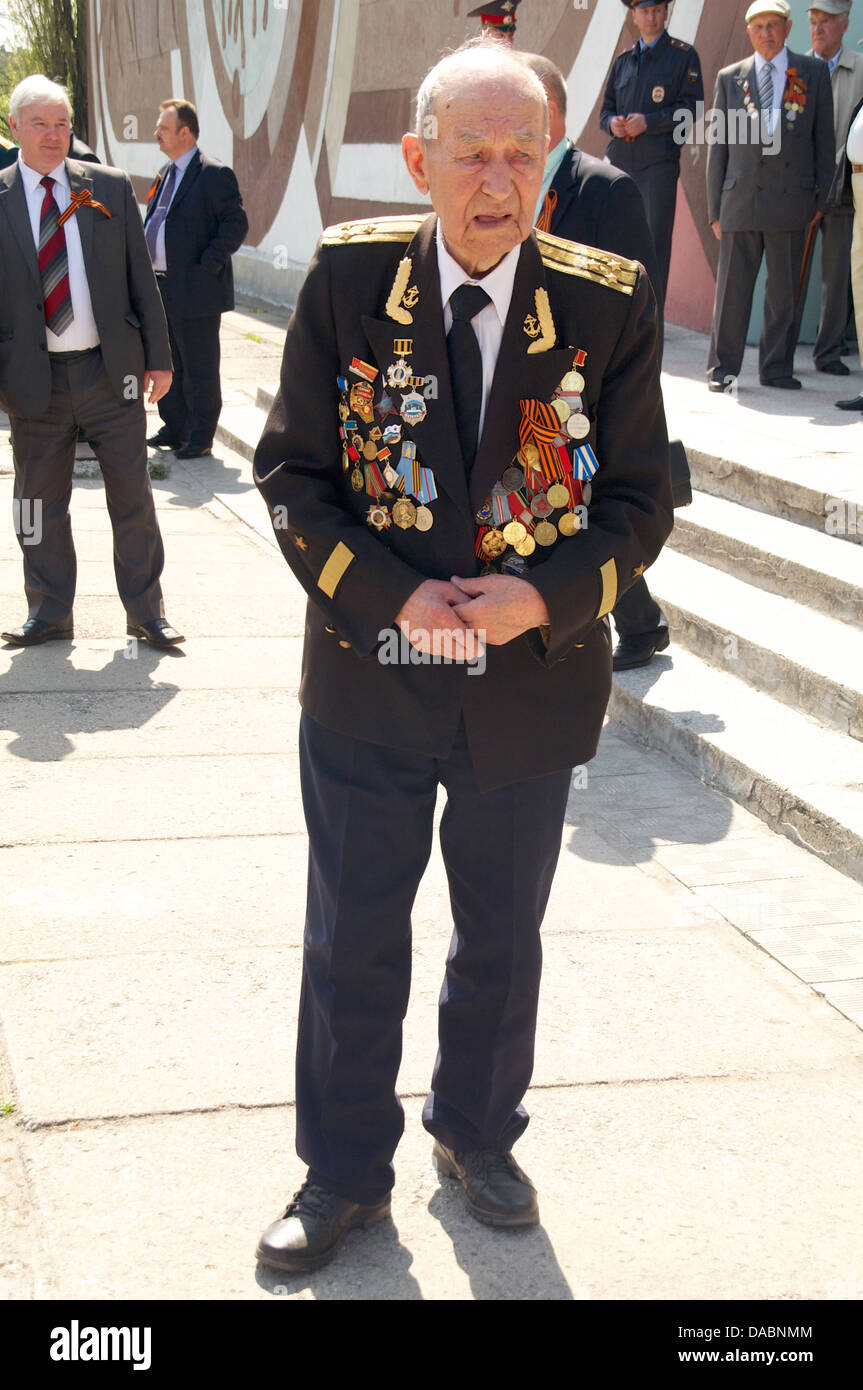 veteran of the World War II with medals at street Stock Photo - Alamy
