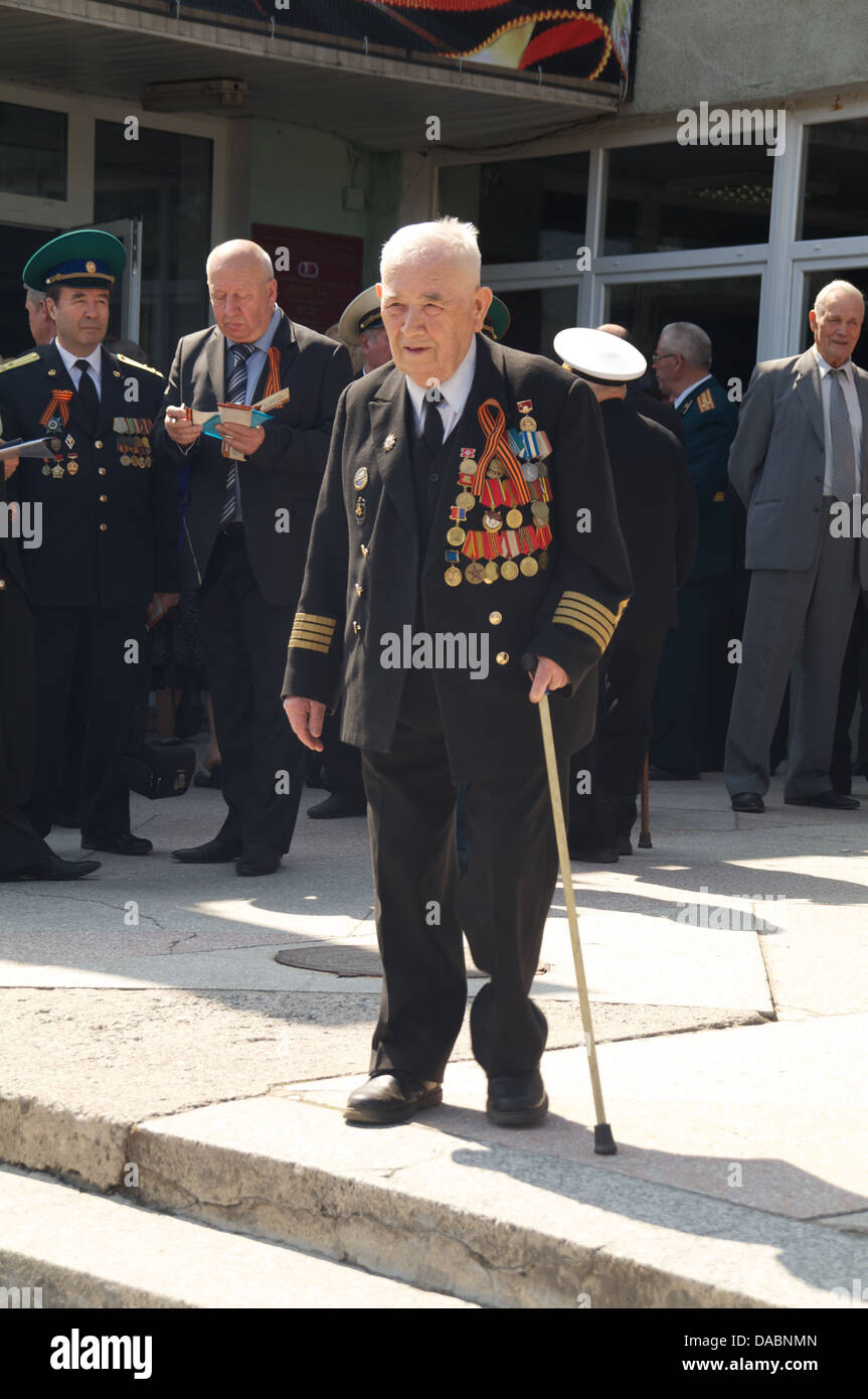 veteran of the World War II with medals at street Stock Photo - Alamy