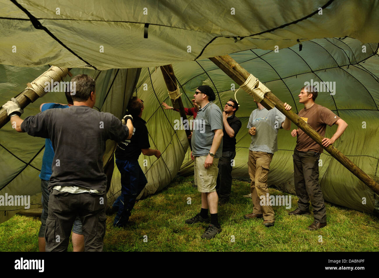 Putting up a tent hi res stock photography and images alamy
