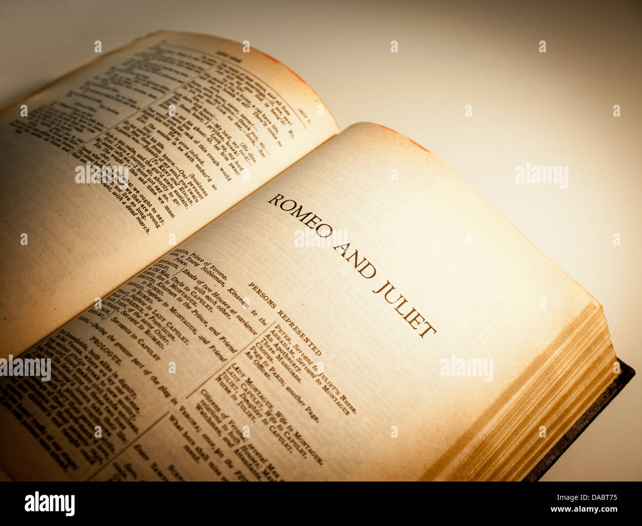 Shakespeare book hi-res stock photography and images - Alamy Shakespeare book hi-res stock photography and images - Alamy
