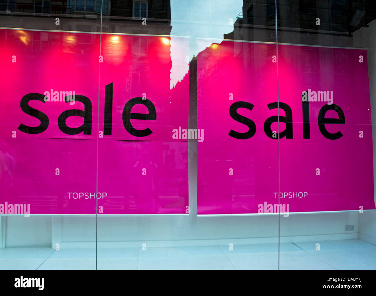 Topshop sale hi-res stock photography and images - Page 2 - Alamy