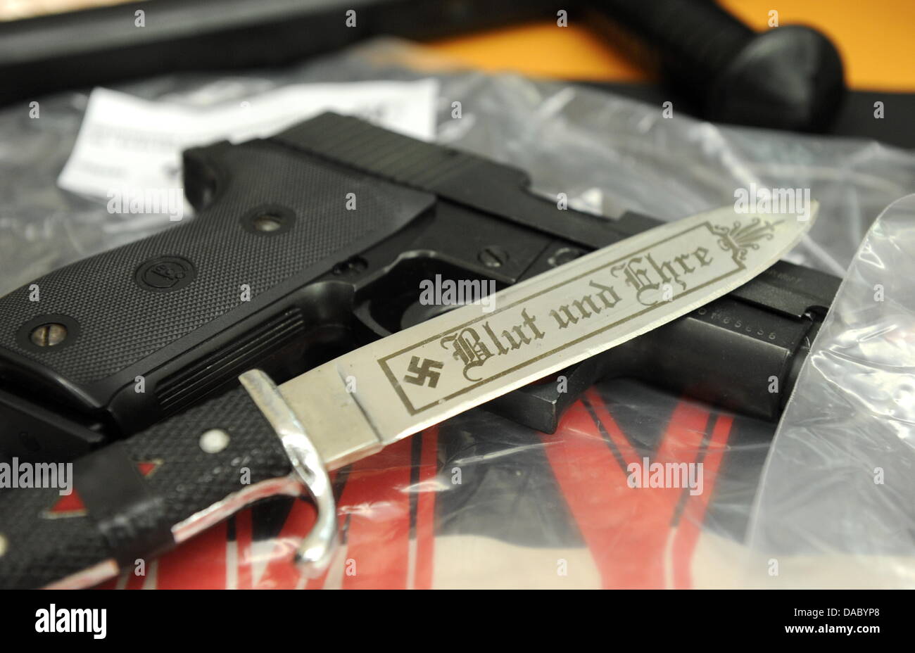 Messer ehre blut replica und Hitlerjugend Dolch