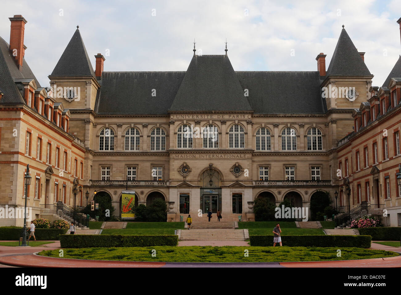 UNIVERSITAIRE