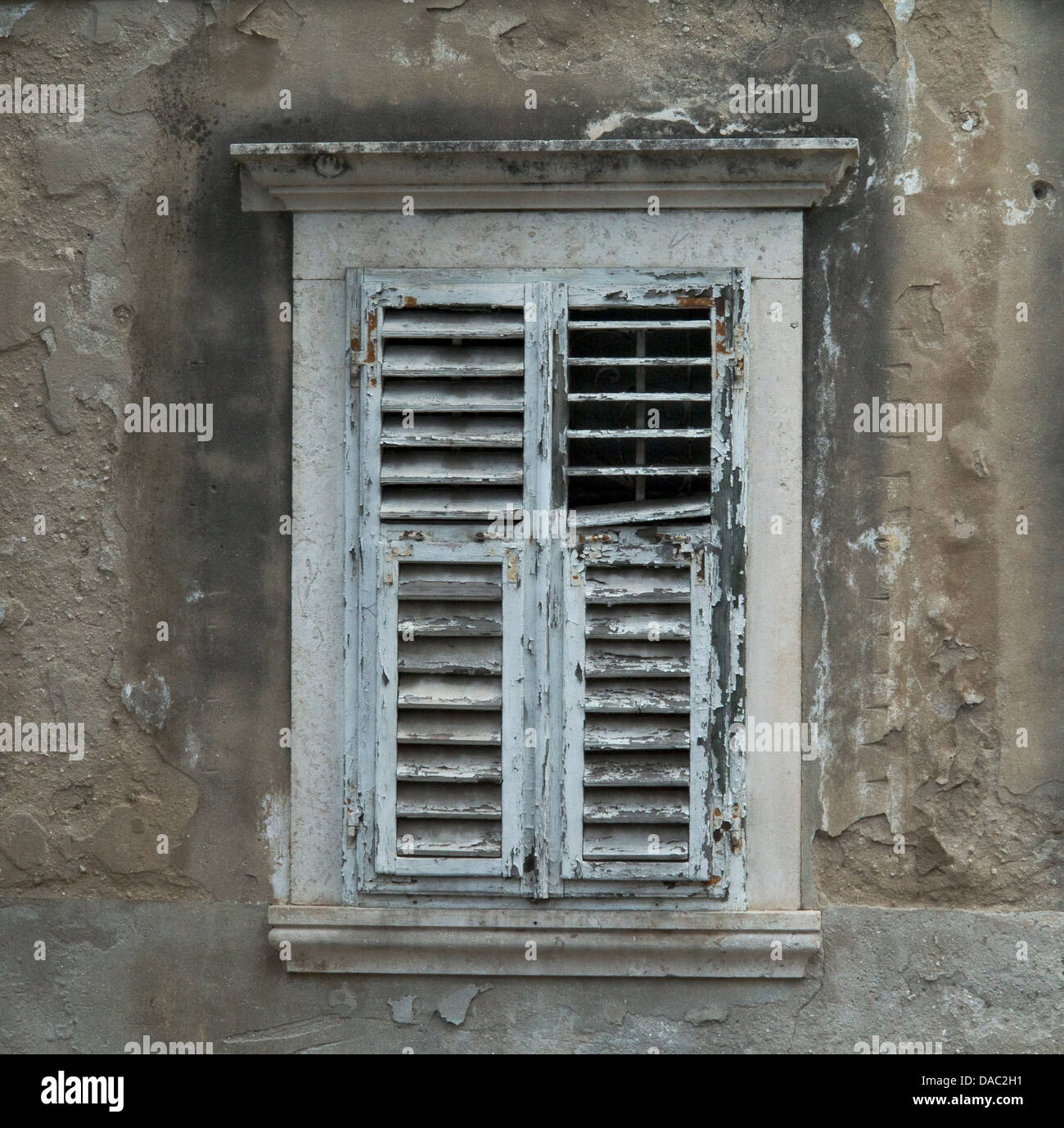 Rundown house hi-res stock photography and images - Alamy