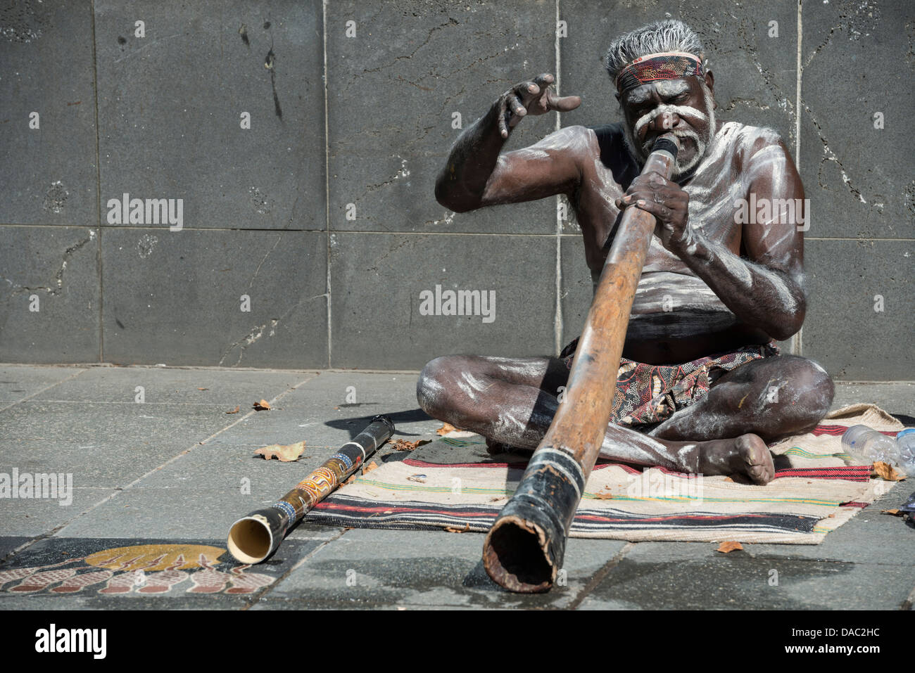 Busker didgeridoo hires stock photography and images Alamy