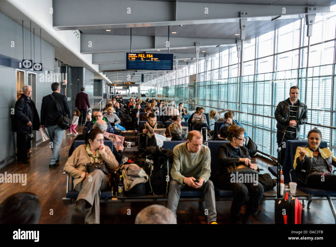 Passengers waiting at the departure gate for SAS flight to Chicago at