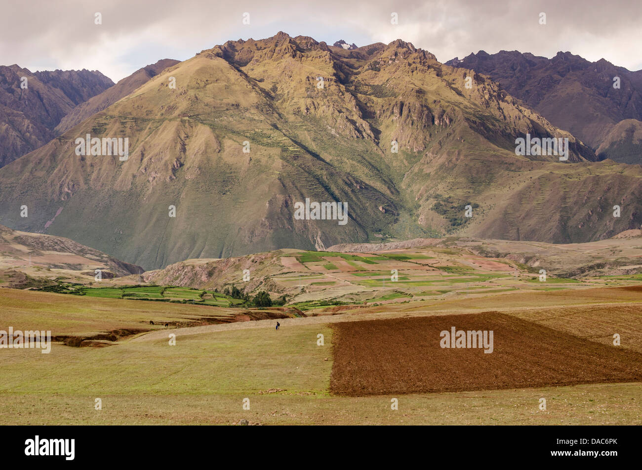 Snow covered andes mountains hi-res stock photography and images - Alamy