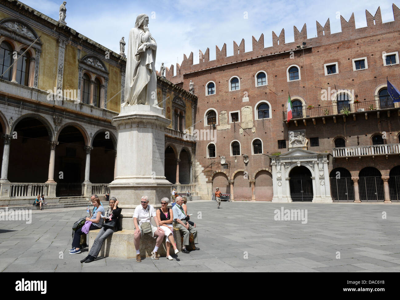 Statue verona hires stock photography and images Alamy