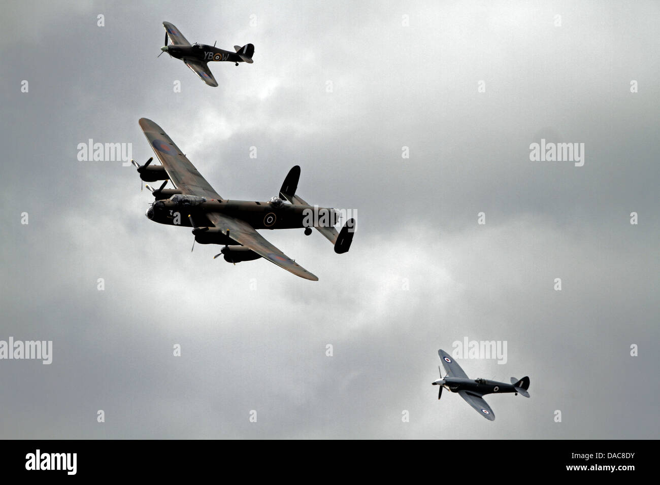 CORGI --- BATTLE OF BRITAIN. LANCASTER, SPITFIRE AND HURRICANE --- NEUF