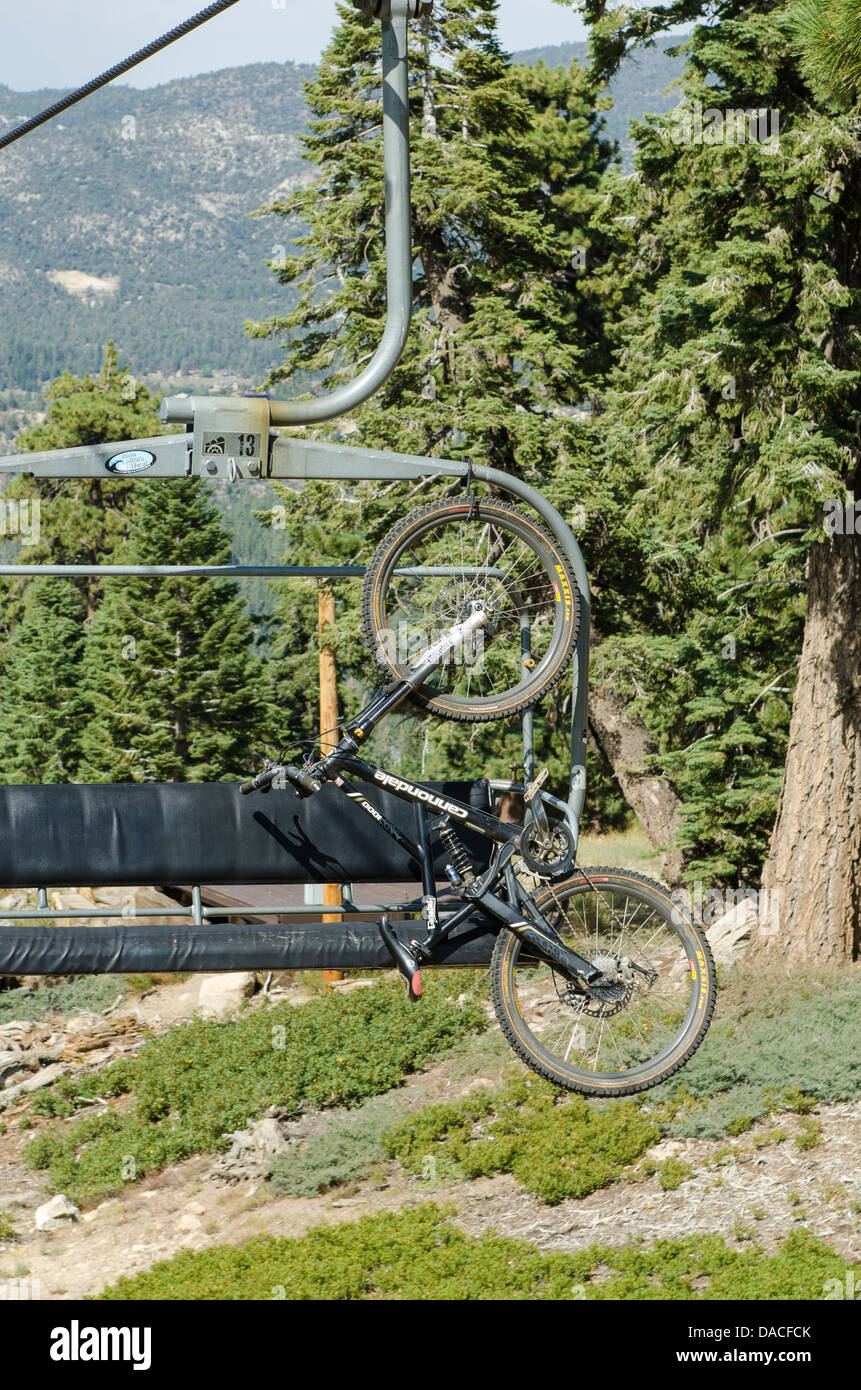 Mountain bikes on chairlift hi res stock photography and images Alamy