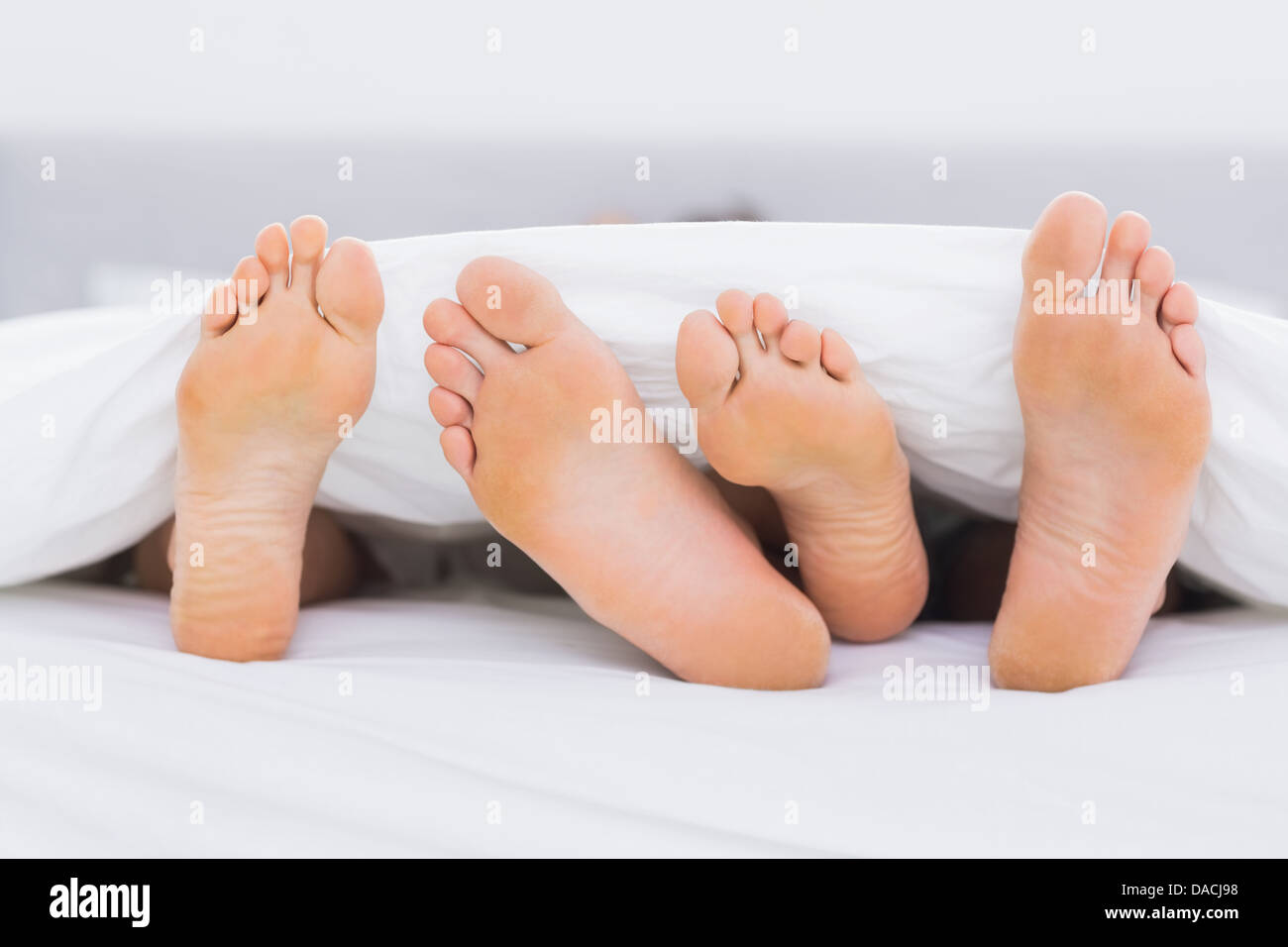 Feet under bed covers hires stock photography and images Alamy