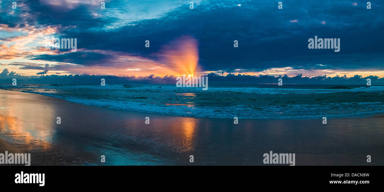 Moreton island sunrise hires stock photography and images Alamy