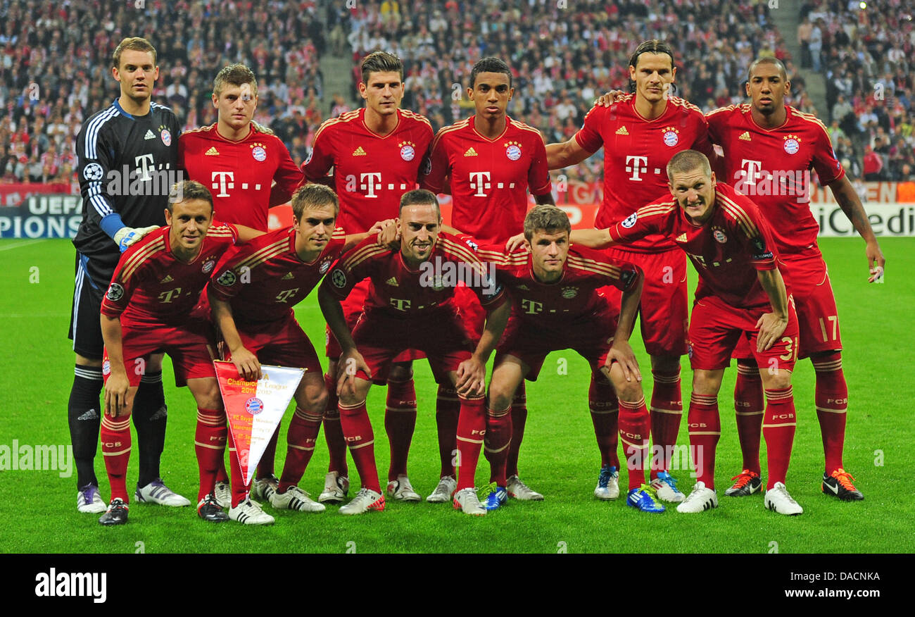 the team of Bayern Munich poses for a group picture before a Champions  League Group A match of FC Bayern Munich versus Manchester City FC at  Allianz Arena in Munich, Germany, 27