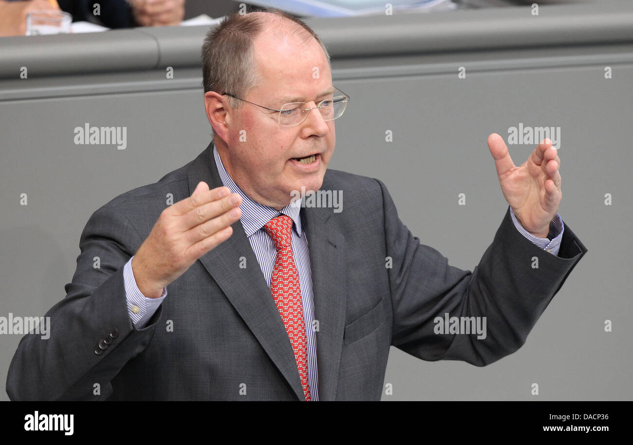 Peer Steinbrueck (SPD) speaks in the Bundestag, Berlin, Germany, 29 September 2011. The Bundestag will have a roll-call vote on the Euro rescue package today. Photo: Wolfgang Krumm Stock Photo