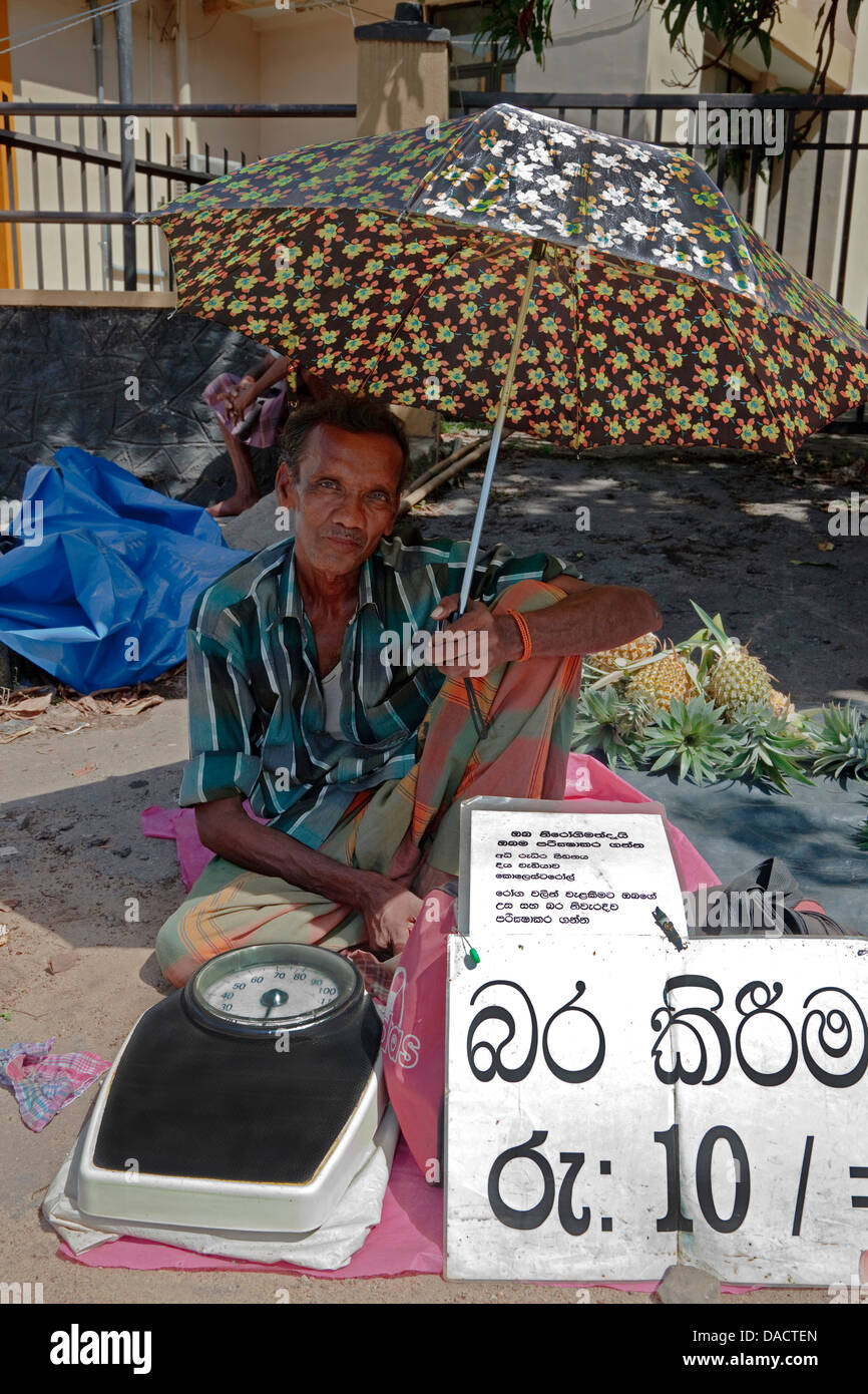Street trader selling fruit, Negombo, Sri Lanka Stock Photo
