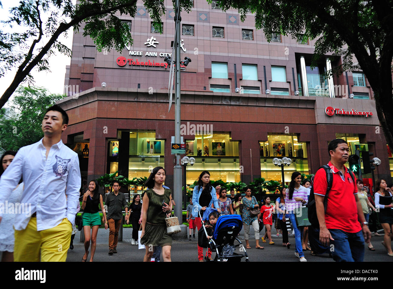 Shoppers Crossing Orchard Road Singapore Stock Photo