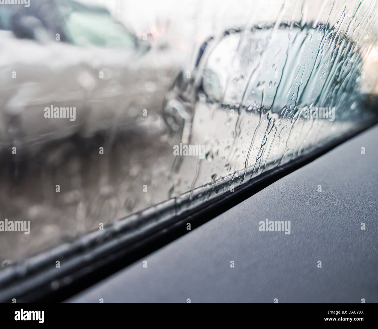 Car rain traffic hires stock photography and images Alamy