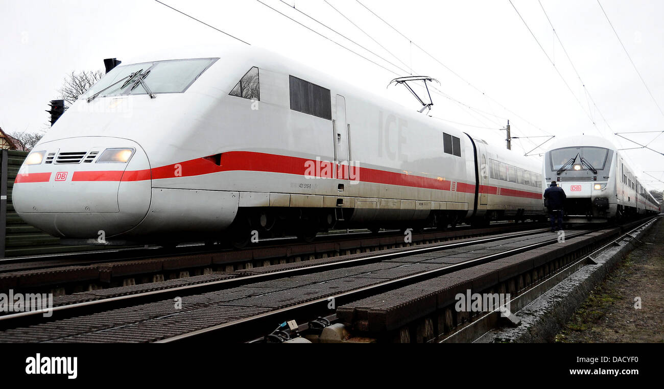 An ICE train (L) of the Deutsche Bahn (German Rail) is stuck near Gardelegen, Germany, 24 December 2011. The train heading from Berlin to Cologne had to stop, due to a technical disturbance, and the journey of about 400 passengers was hindered for many hours. Photo: Hermann Hay Stock Photo