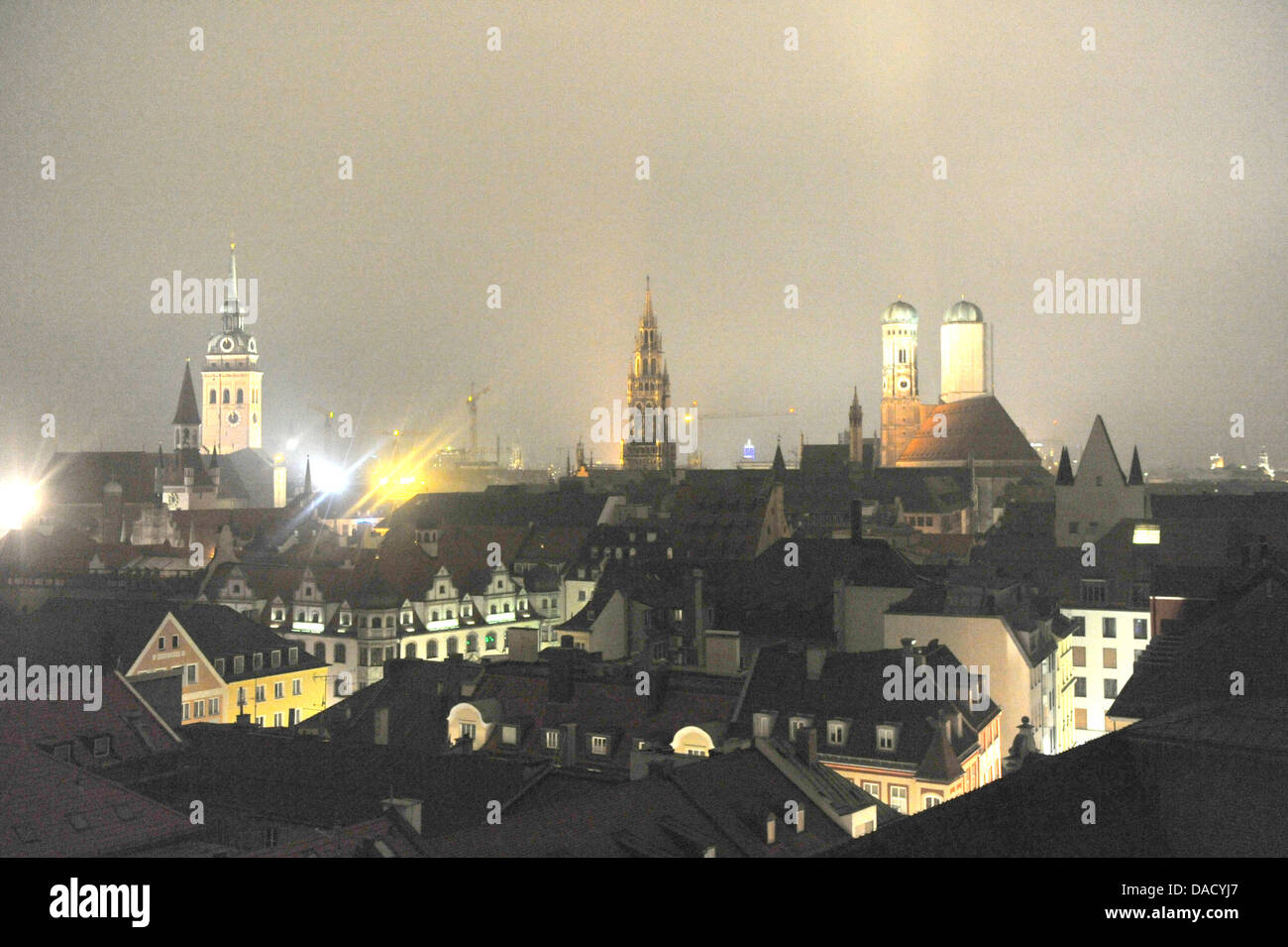 The city of Munich is pictured from the rooftop of hotel Mandarin Oriental, Munich, Germany, 11 November 2011. The Old Peter (L-R), the town hall and the Cathedral of Our dear Lady are the central buildings of Munich. Photo: Felix Hoerhager Stock Photo