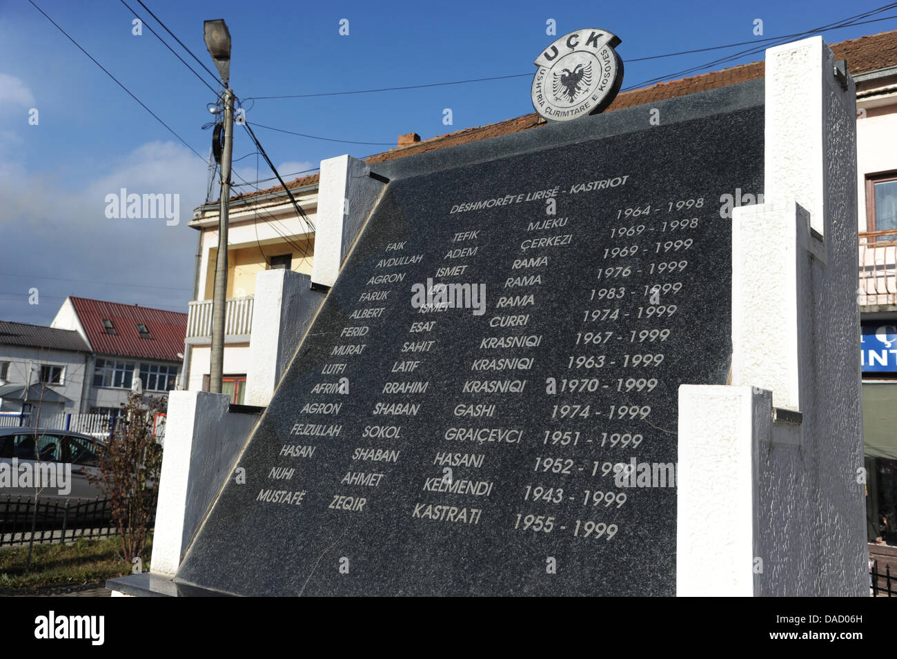 A memorial stone for combatants of the Kosovo Liberation Army (KLA) is seen in Obilic near Pristina, Kosovo, 17 December 2011. The KLA members sought the separation of Kosovo from Federal Republic of Yugoslavia in the 1990s. Photo: Jens Kalaene Stock Photo