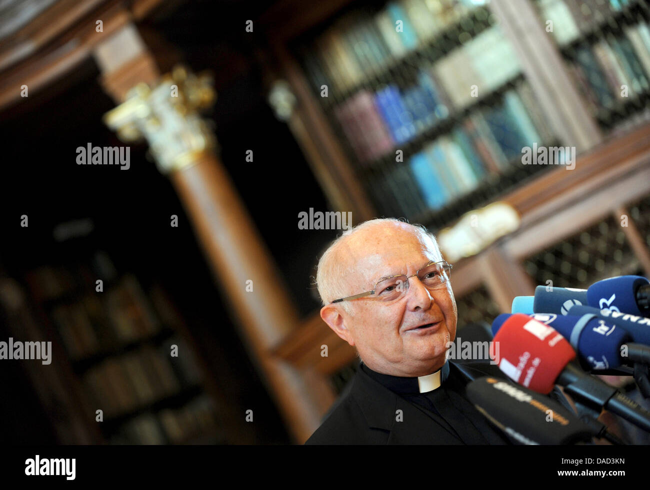 Robert Zollitsch, chairman of the German Bishops' Conference, talks to journalists before the start of the fall assembly in Fulda, Hesse, Germany, 04 October 2011. The fall assembly's focus will be on anaylizing the speeches Pope Benedict XVI delivered during his state visit to Germany. 68 bishops will be convening until FRiday, 07 October 2011. PHOTO: UWE ZUCCHI Stock Photo