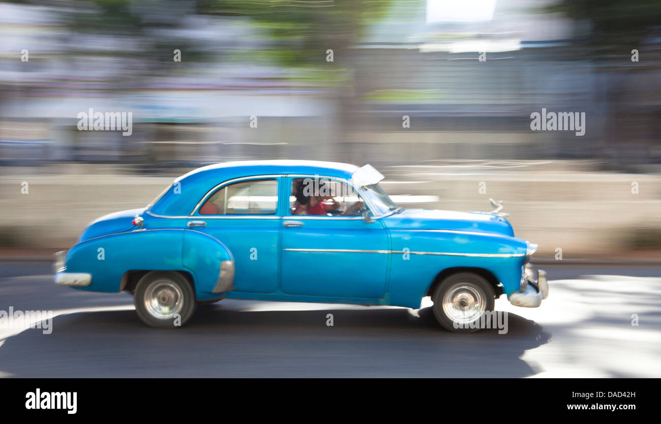 Panned' shot of old American car to capture sense of movement, Prado, Havana Centro, Cuba, West Indies, Central America Stock Photo
