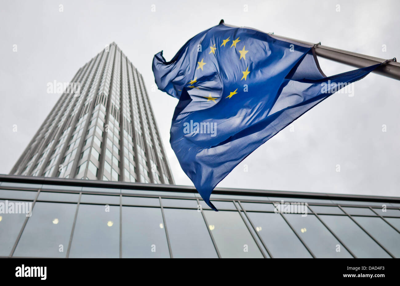 The flag of the European Union sways in the wind in front of the headquarter of the European Central Bank (ECB) in Frankfurt, Germany, 5 October 2011. The downgrading of Italy's credit rating by the rating agency Moody has hardly effected the euro. The euro was valued earlier this morning at 1.3320 USD and showed even an increase in value in comparison to the previous day. Photo: F Stock Photo