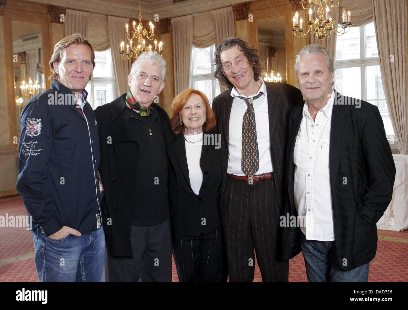 The actors (L-R) Sascha Gluth, Ilja Richter, Brigitte Grothum, Winfried ...