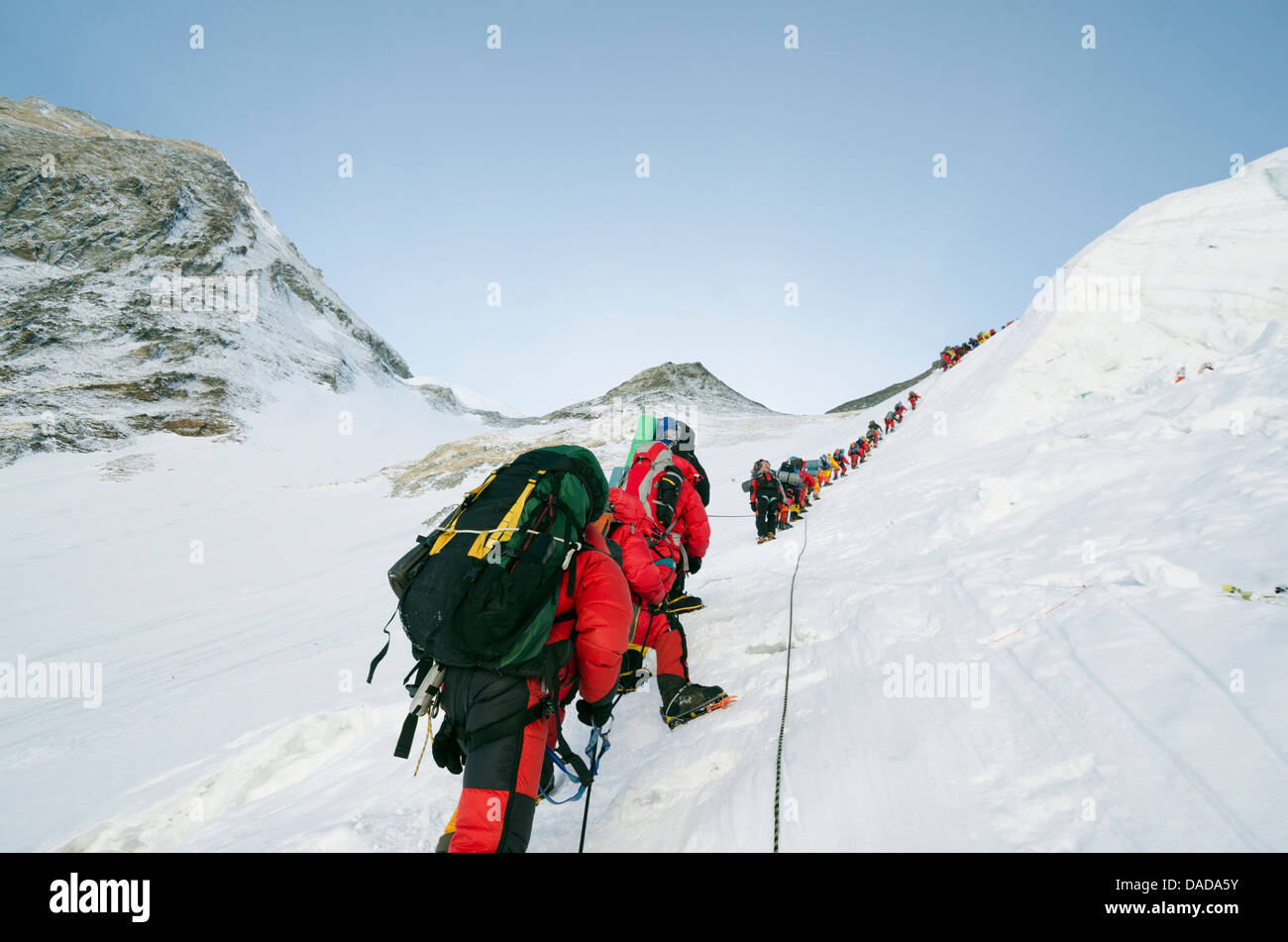 A line of climbers on the Lhotse Face, Mount Everest, Solu Khumbu Everest Region, Sagarmatha National Park, UNESCO Site, Nepal Stock Photo