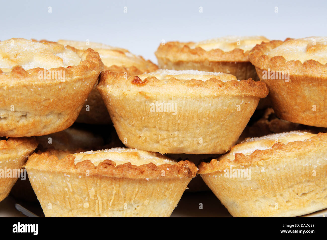 Traditional English mince pies piled on a plate Stock Photo Alamy