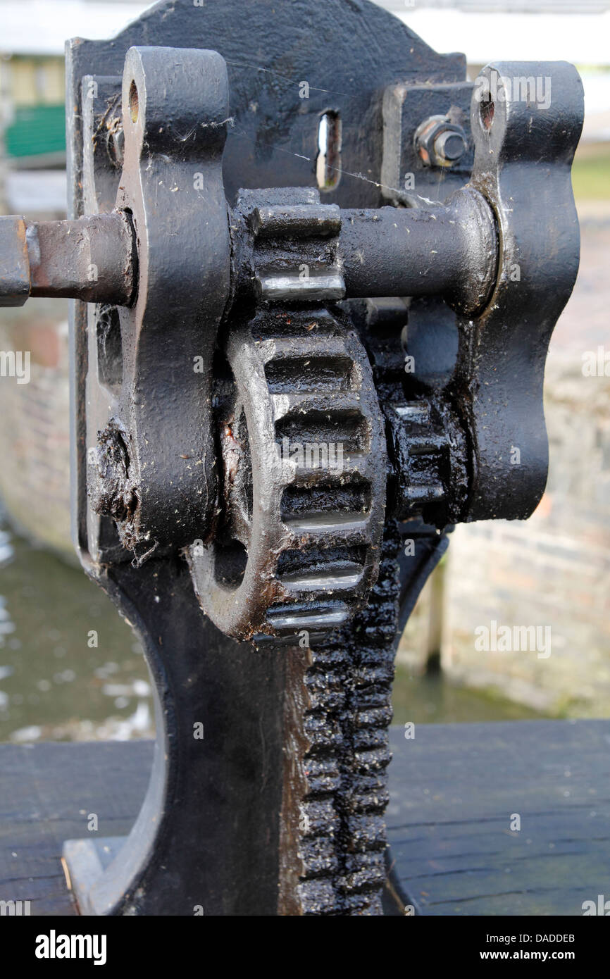 Rack and pinion mechanism hires stock photography and images Alamy