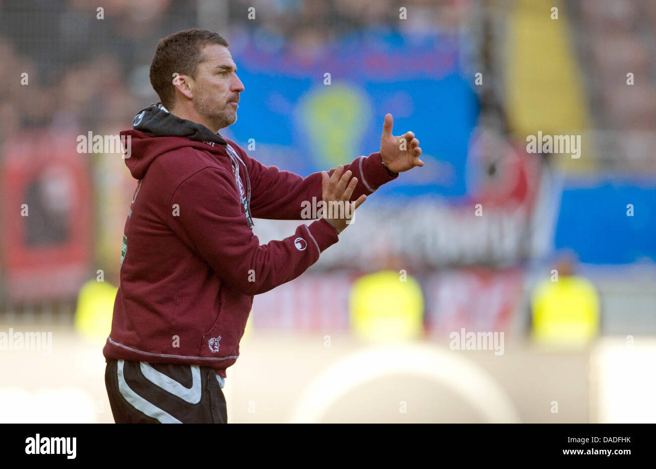 Kaiserslautern's head coach Marco Kurz gestures from the sidelines during the German Bundesliga match between FC Kaiserslautern and SC Freiburg at the Fritz-Walter-Stadium in Kaiserslautern, Germany, 22 October 2011. Photo: UWE ANSPACH  (ATTENTION: EMBARGO CONDITIONS! The DFL permits the further utilisation of the pictures in IPTV, mobile services and other new technologies only no Stock Photo