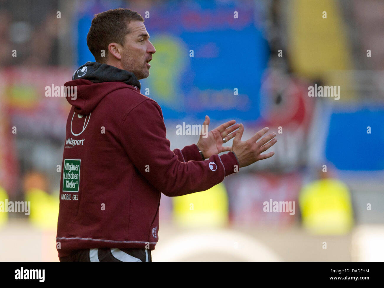 Kaiserslautern's head coach Marco Kurz gestures from the sidelines during the German Bundesliga match between FC Kaiserslautern and SC Freiburg at the Fritz-Walter-Stadium in Kaiserslautern, Germany, 22 October 2011. Photo: UWE ANSPACH  (ATTENTION: EMBARGO CONDITIONS! The DFL permits the further utilisation of the pictures in IPTV, mobile services and other new technologies only no Stock Photo