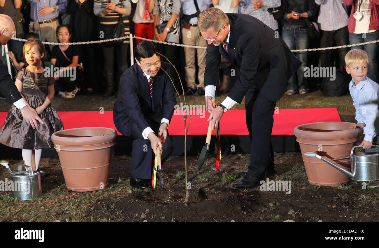 German President Christian Wulff (R) and Japanese Crown Prince Naruhito plant a basswood tree at the German festival in Tokyo, Japan, 23 October 2011. The German head of state will be in Japan for six days. Photo: WOLFGANG KUMM Stock Photo