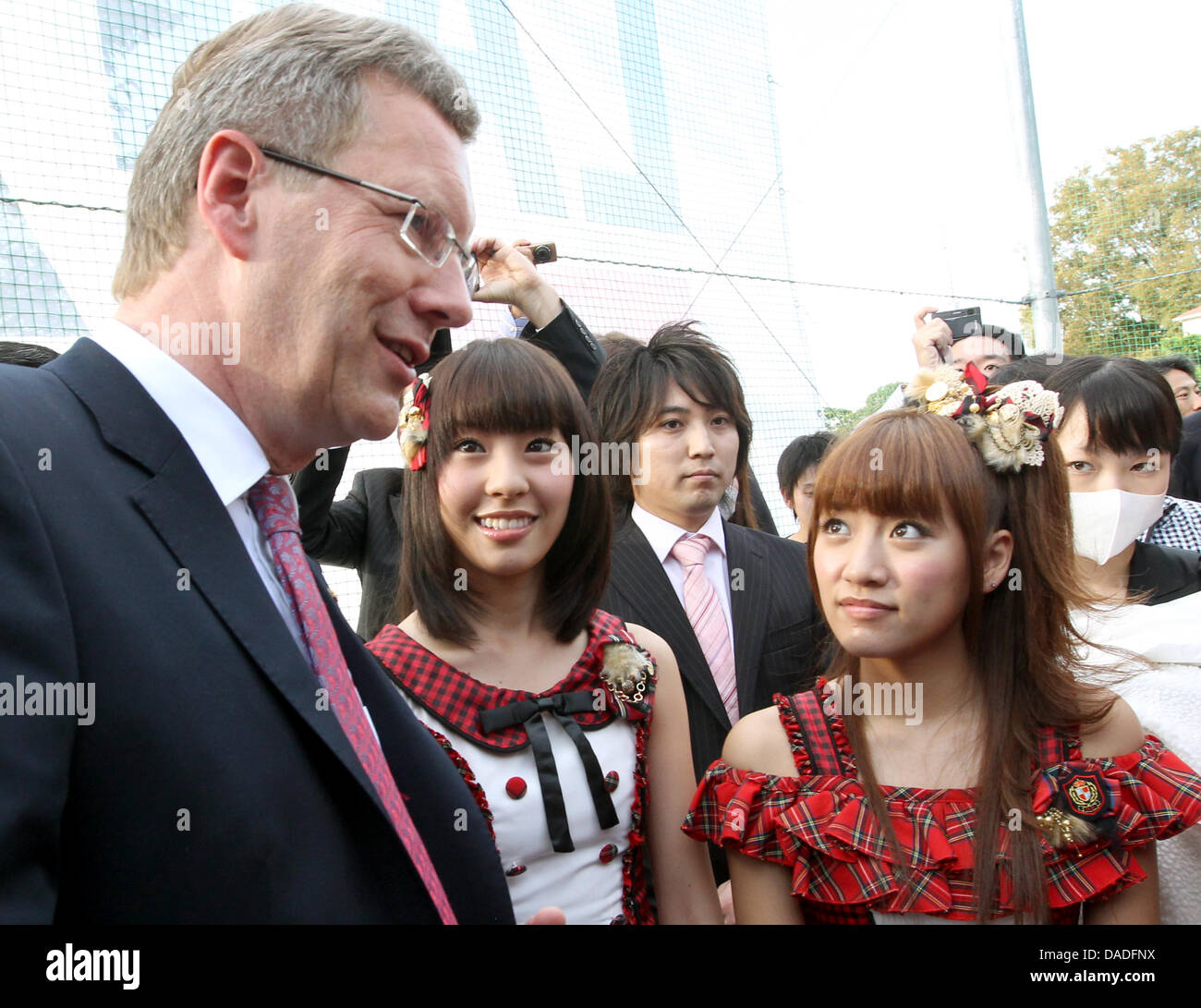 German President Christian Wulff Metts The Japanese Girl Band Akb Stock Photo Alamy German President Christian Wulff Metts The Japanese Girl Band Akb Stock Photo Alamy