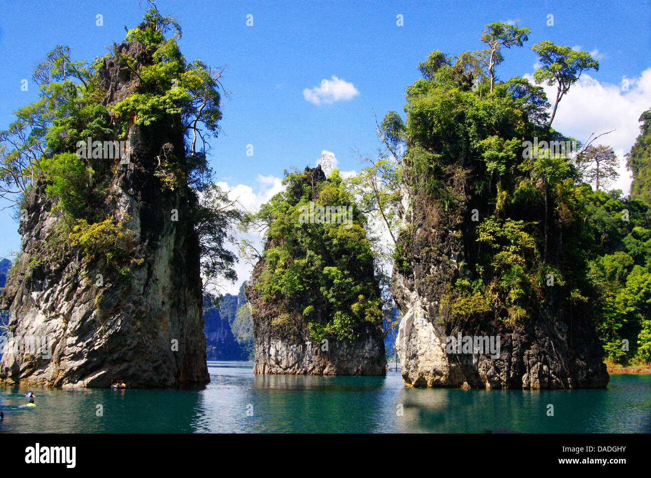 Chiao Lan reservoir and limestone formations, Thailand, Khao Sok National Park, Surat Thani Stock Photo