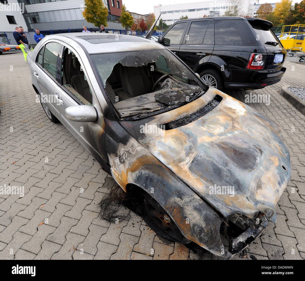 Burned-out cars are parked in Stuttgart, Germany, 30 October 2011. Once again, cars were set on fire oin Baden-Wuerttemberg's capital. According to the Stuttgart police, three cars worth 150,000 euros were set on fire in northern Stuttgart. Photo: Bernd Weissbrod Stock Photo