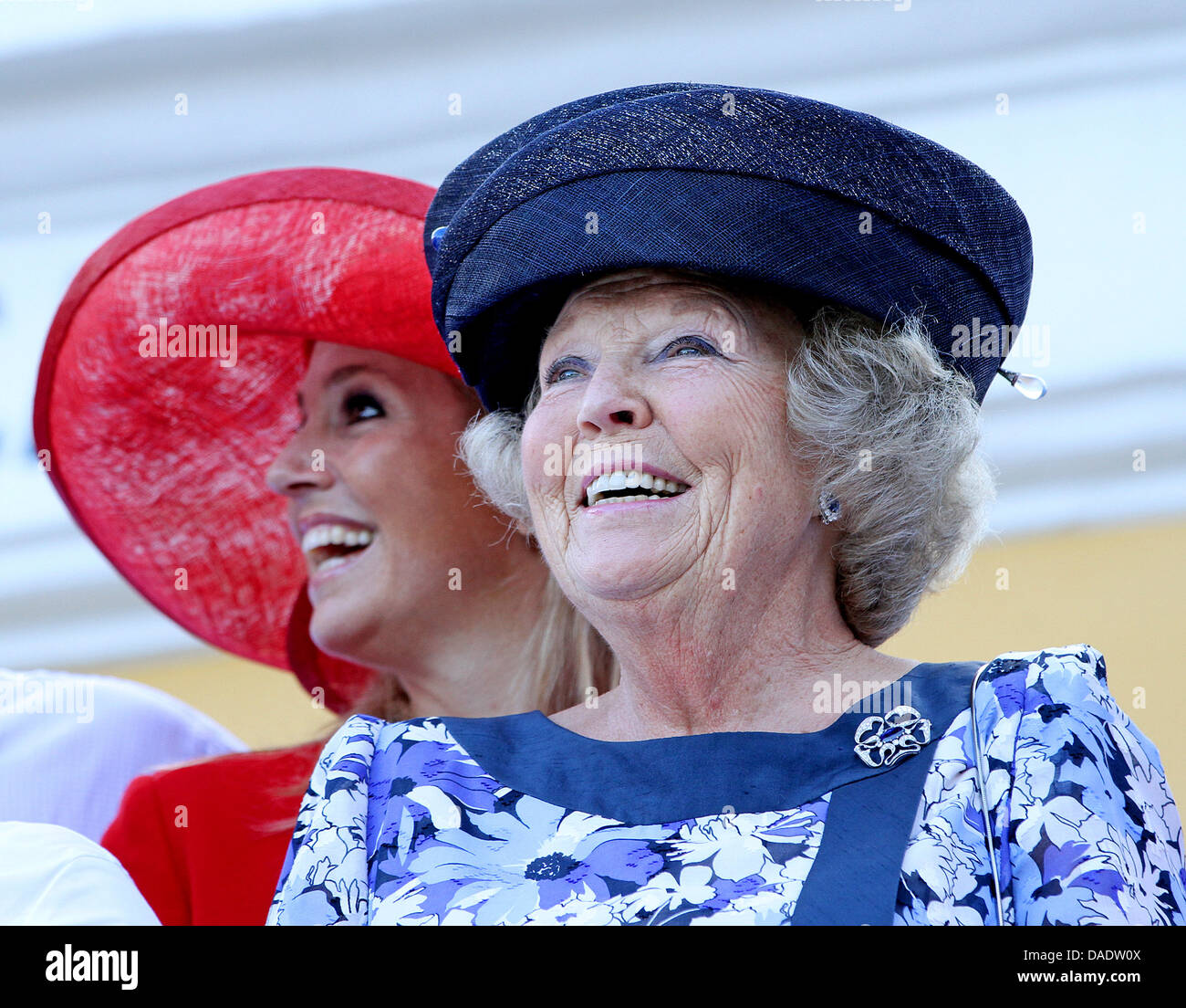 Dutch Queen Beatrix R And Princess Maxima Of The Netherlands Visit