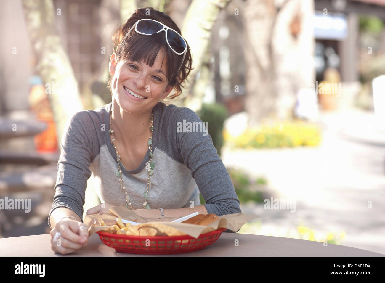 Single woman outdoor hi-res stock photography and images - Alamy