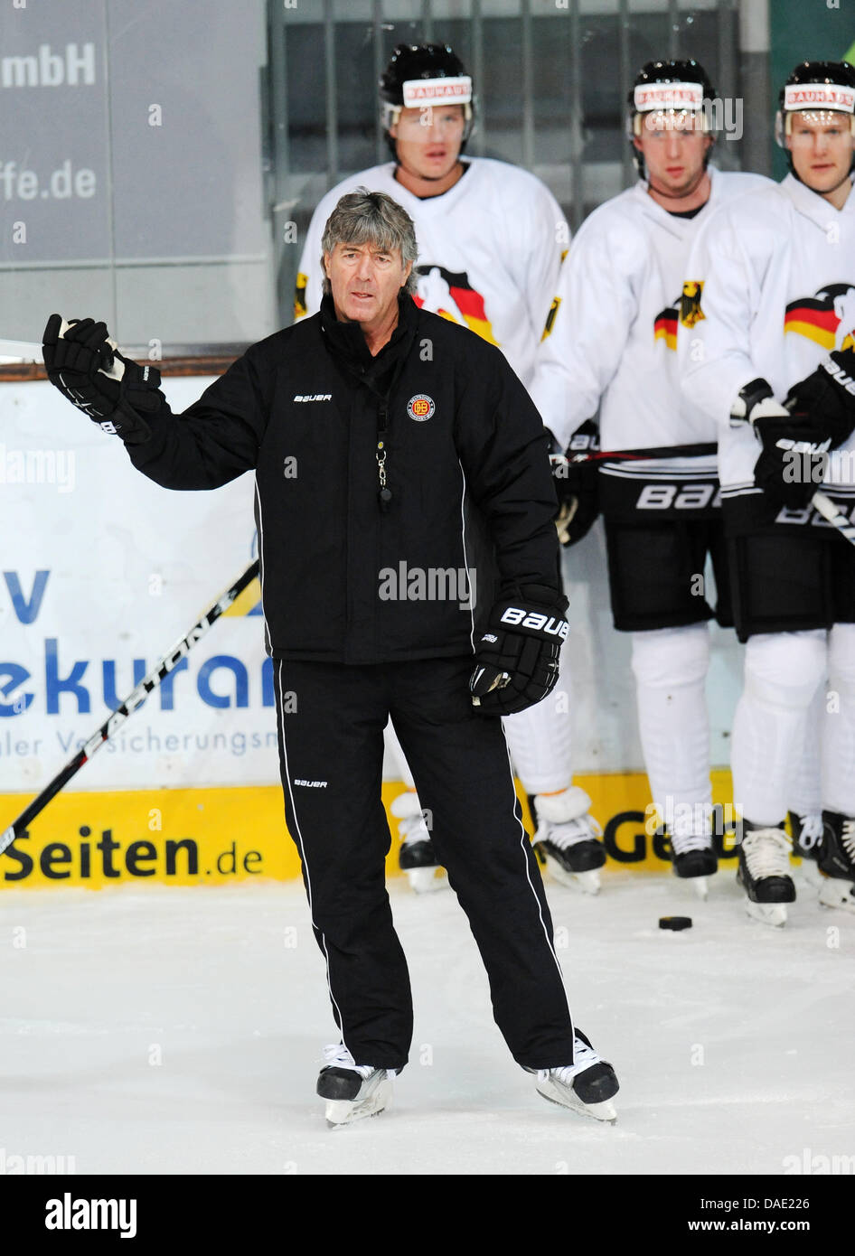 German national ice hockey coach Jakob Koelliker (L) talks to the Stock  Photo - Alamy