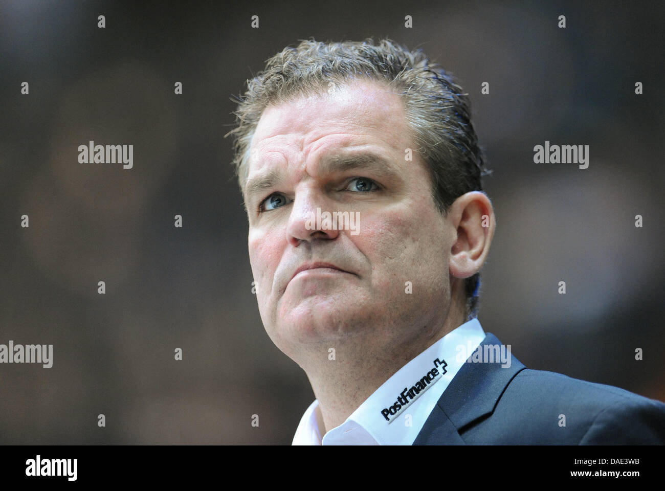 Head coach of the Swiss national ice hockey team Sean Simpson watches the  action on the ice during the Deutschland Cup ice hockey match between  Switzerland and USA in Munich, Germany, 12