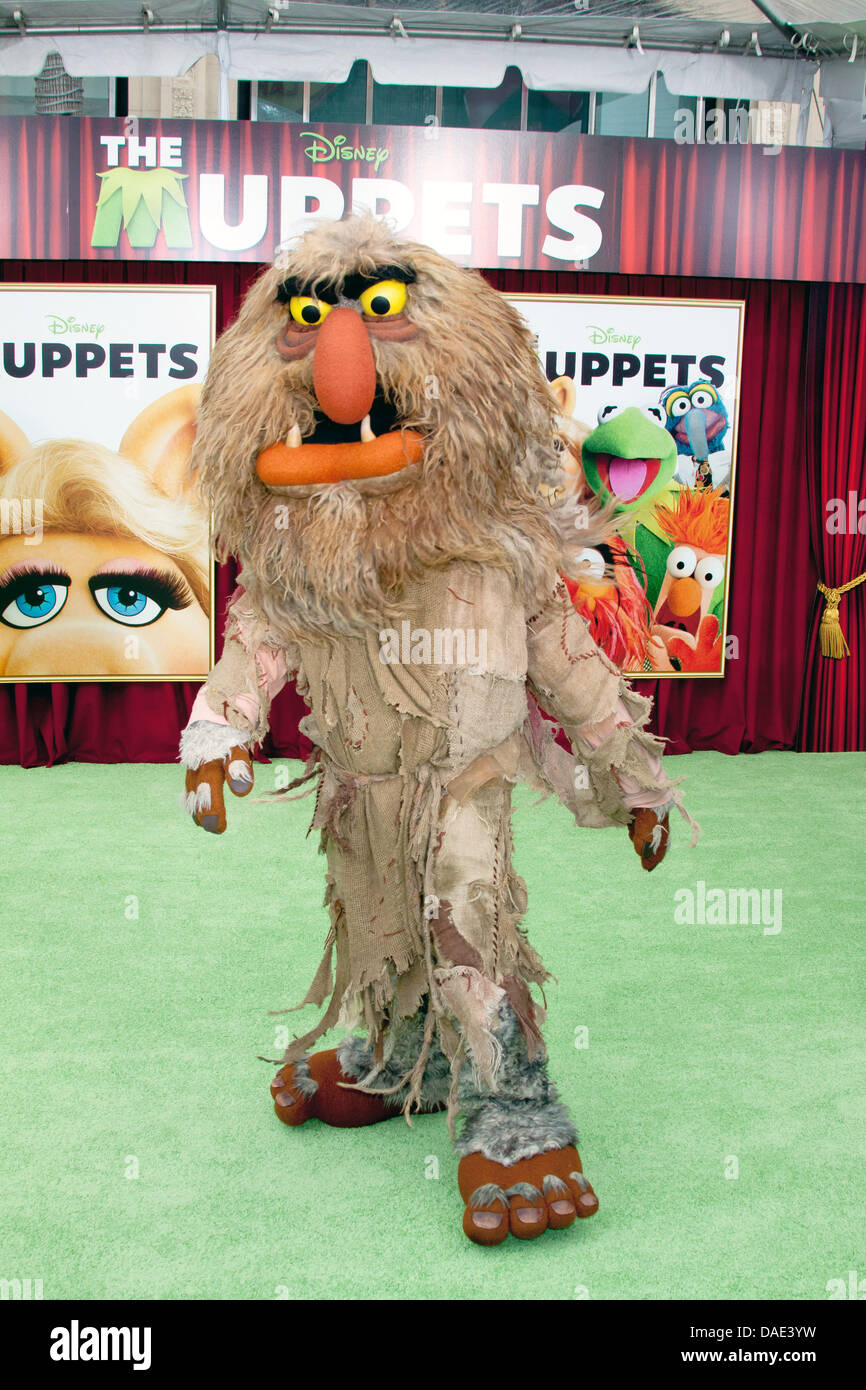 Muppet Sweetums arrives at the World Premiere of 'The Muppets' at El Capitan Theatre in Los Angeles, USA, 12 November 2011. Photo: Hubert Boesl Stock Photo